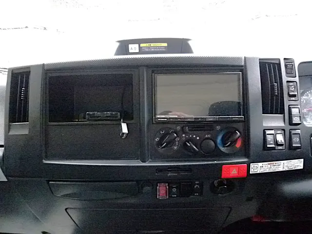 いすゞ エルフ 2RG-NPR88AN(2WD)の写真25