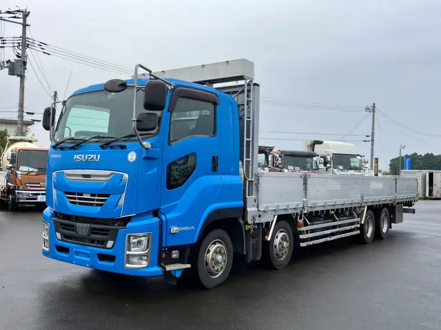 いすゞ ギガ 2PG-CYJ77C(8x4)の写真1