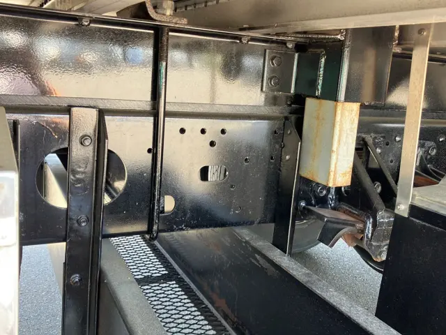 いすゞ フォワード 2RG-FRR90S2(2WD)の写真12