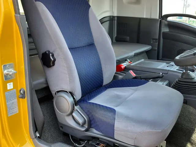 いすゞ フォワード 2RG-FRR90S2(2WD)の写真16