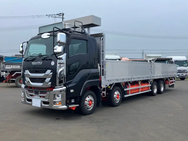 いすゞ ギガ 2PG-CYJ77C(8x4)の写真1