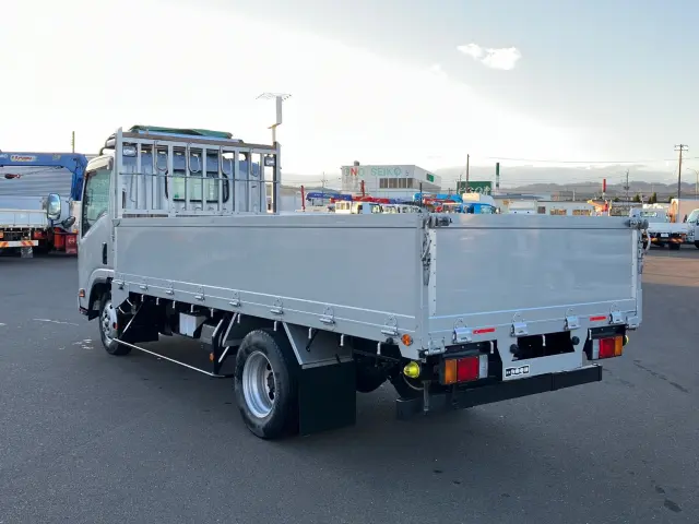 いすゞ エルフ TRG-NMR85AN(2WD)の写真4