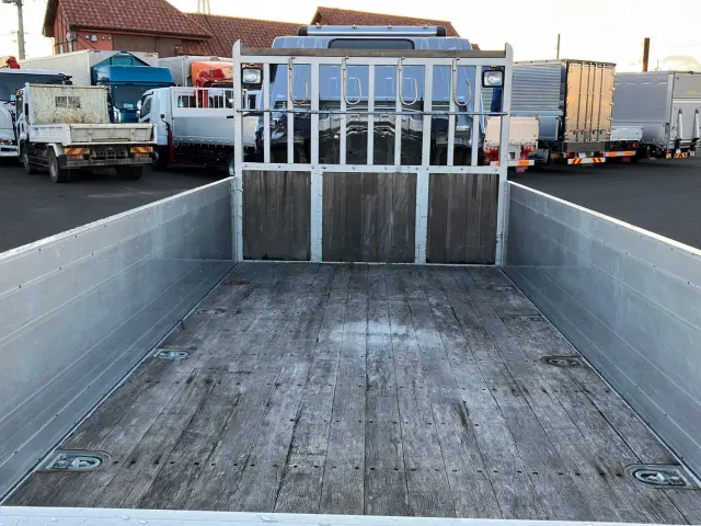 いすゞ エルフ TRG-NMR85AN(2WD)の写真7