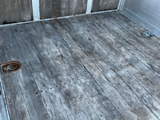 いすゞ エルフ TRG-NMR85AN(2WD)の写真8