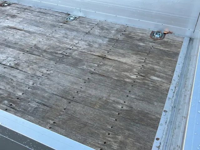 いすゞ エルフ TRG-NMR85AN(2WD)の写真10