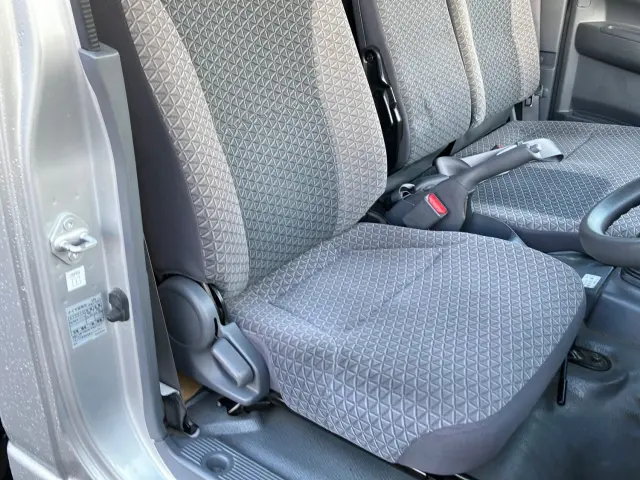 いすゞ エルフ TRG-NMR85AN(2WD)の写真16