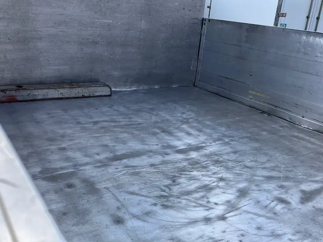 いすゞ フォワード TKG-FRR90S1(2WD)の写真9