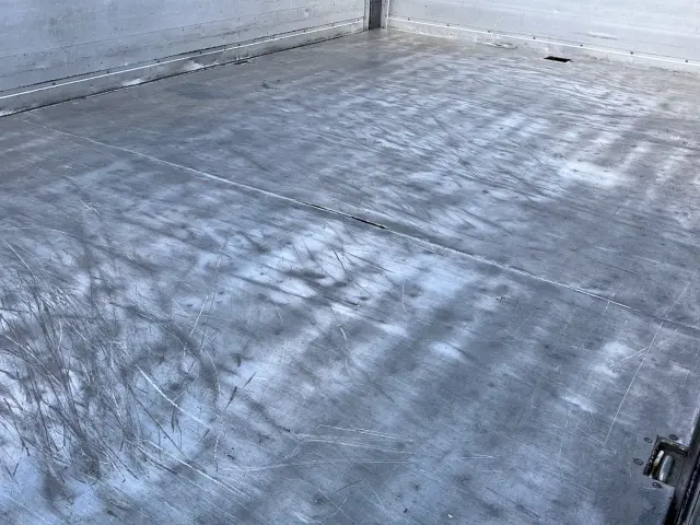 いすゞ フォワード TKG-FRR90S1(2WD)の写真10