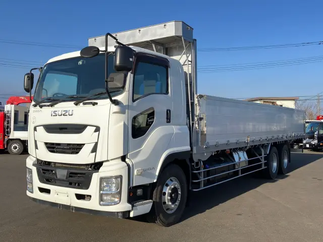 いすゞ ギガ QKG-CYL77B(6x2)の写真1