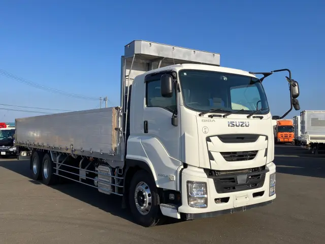 いすゞ ギガ QKG-CYL77B(6x2)の写真2