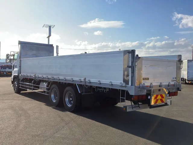 いすゞ ギガ QKG-CYL77B(6x2)の写真4