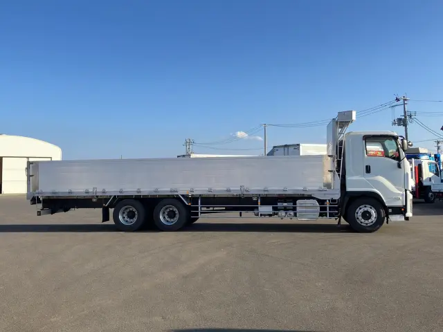 いすゞ ギガ QKG-CYL77B(6x2)の写真6