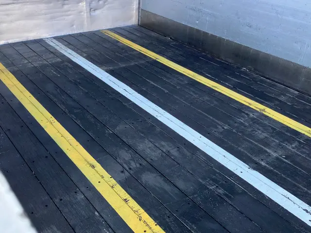 いすゞ ギガ QKG-CYL77B(6x2)の写真9