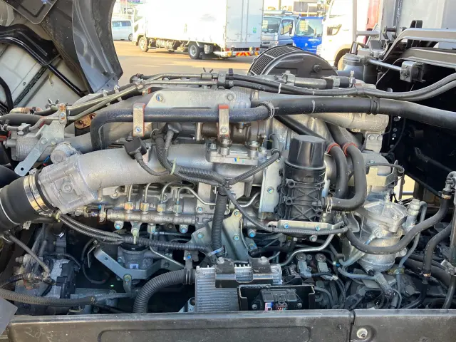 いすゞ ギガ QKG-CYL77B(6x2)の写真15