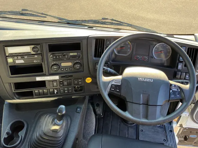 いすゞ ギガ QKG-CYL77B(6x2)の写真19