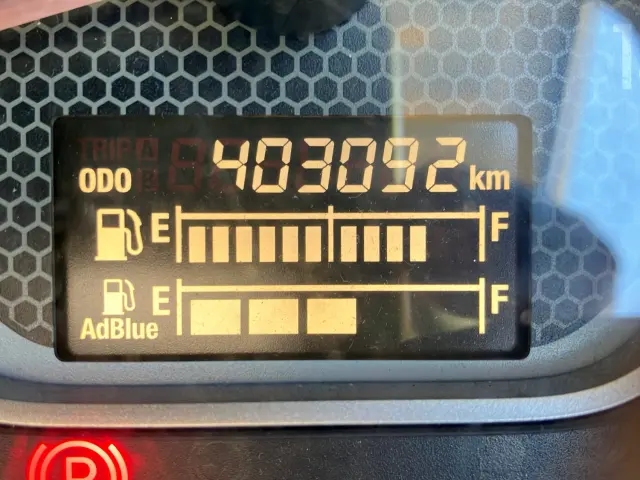 いすゞ ギガ QKG-CYL77B(6x2)の写真20