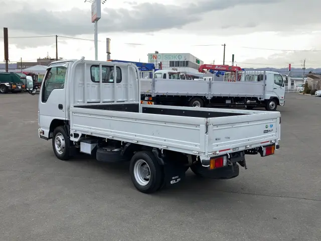 いすゞ エルフ TRG-NHR85A(2WD)の写真4