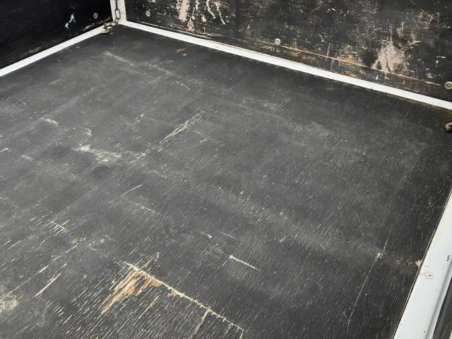 いすゞ エルフ TRG-NHR85A(2WD)の写真10