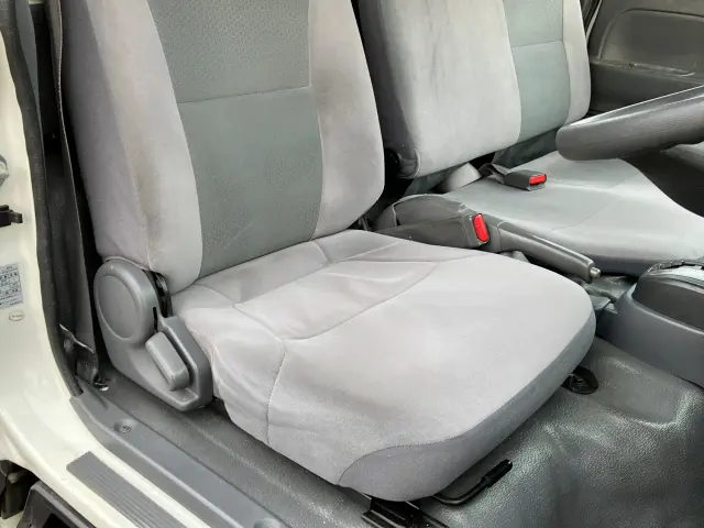 いすゞ エルフ TRG-NHR85A(2WD)の写真16