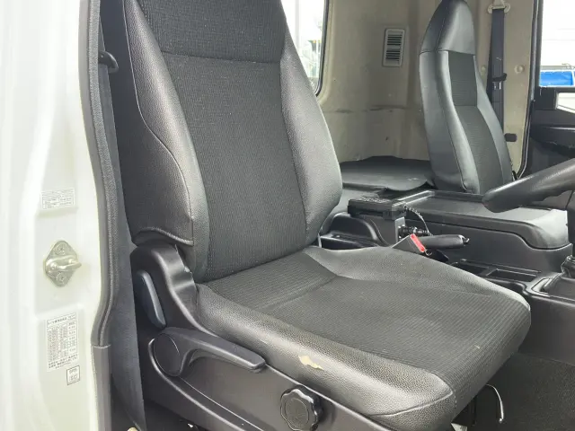 三菱 ファイター 2KG-FK64F(2WD)の写真17