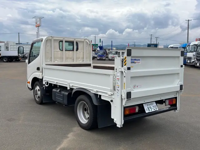 日野 デュトロ 2KG-XZC675M(4WD)の写真4
