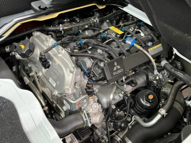 三菱 キャンター 2RG-FBA20(2WD)の写真16