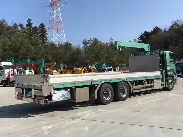 いすゞ ギガ 2PG-CYY77C(6x4)の写真3