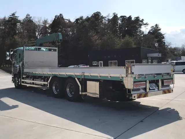 いすゞ ギガ 2PG-CYY77C(6x4)の写真4