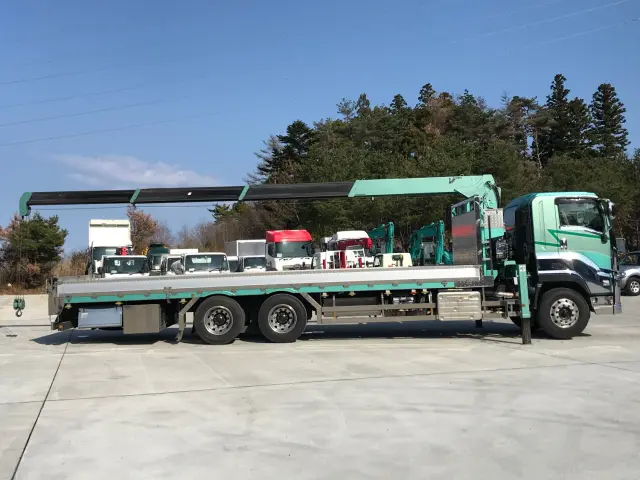 いすゞ ギガ 2PG-CYY77C(6x4)の写真5