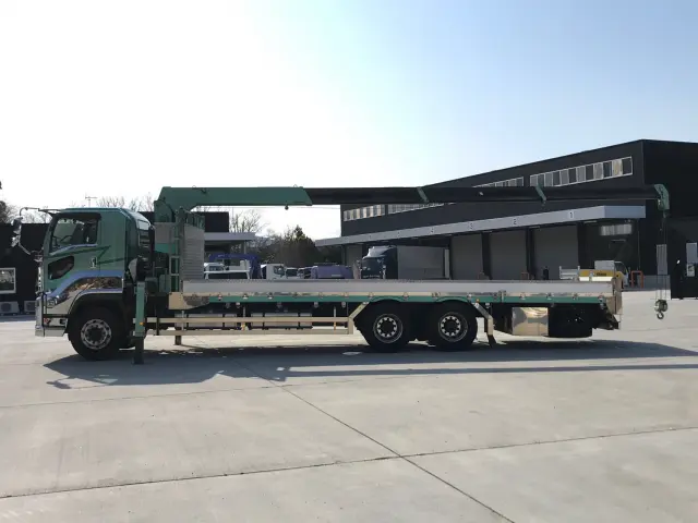 いすゞ ギガ 2PG-CYY77C(6x4)の写真6