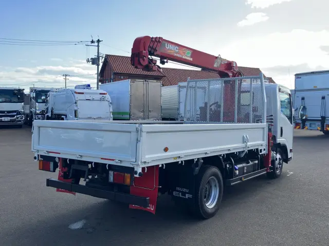 いすゞ エルフ 2RG-NMR88AR(2WD)の写真3