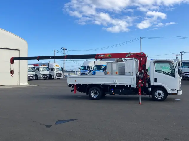 いすゞ エルフ 2RG-NMR88AR(2WD)の写真6