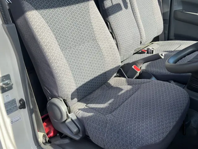 いすゞ エルフ 2RG-NMR88AR(2WD)の写真19