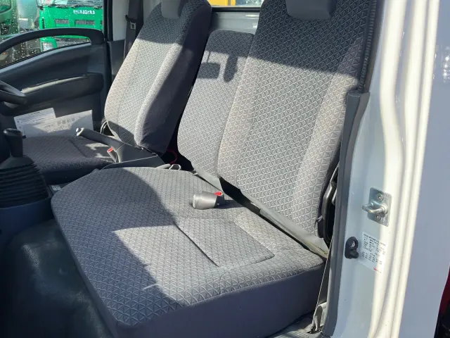 いすゞ エルフ 2RG-NMR88AR(2WD)の写真20