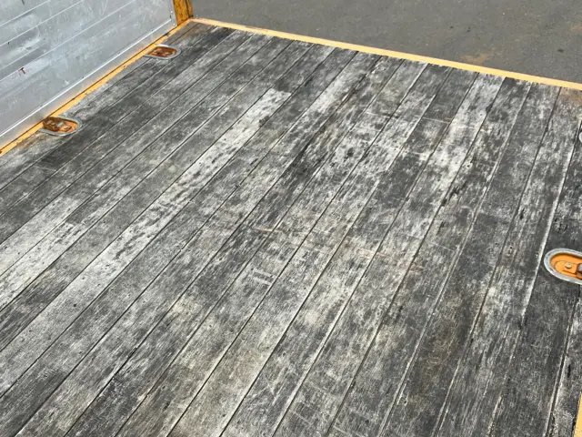 いすゞ フォワード TKG-FRR90S2(2WD)の写真9