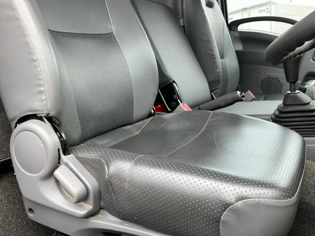 いすゞ フォワード TKG-FRR90S2(2WD)の写真19