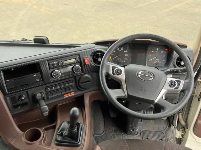 日野 プロフィア 2DG-FW1AHG(8x4)の写真21