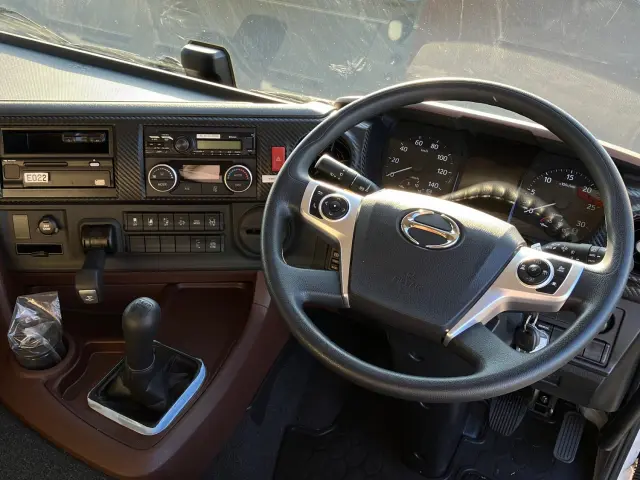 日野 プロフィア 2DG-FS1AHC(6x4)の写真21