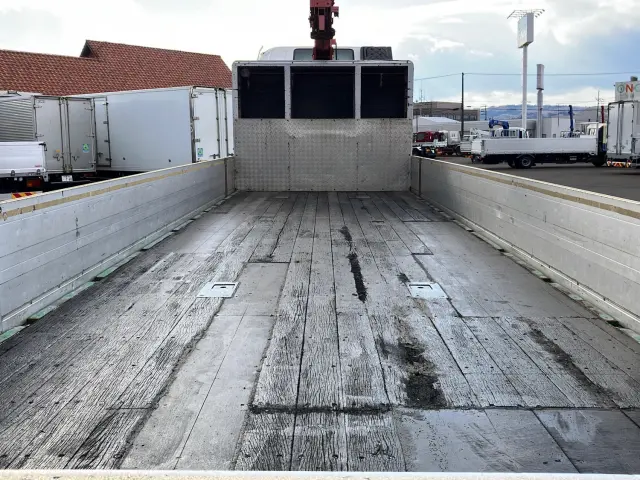 いすゞ ギガ PKG-CYJ77W8(8x4)の写真7