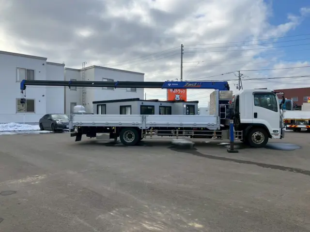 いすゞ フォワード 2RG-FTR90U2(2WD)の写真5