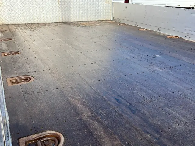 いすゞ フォワード 2RG-FTR90U2(2WD)の写真7