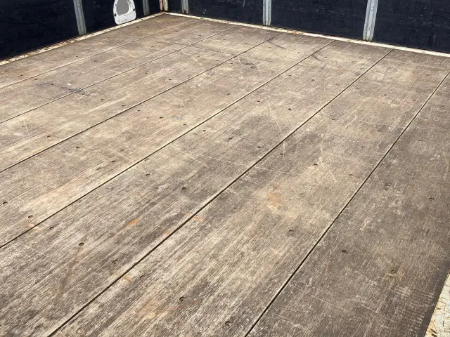 いすゞ フォワード TKG-FRR90S1(2WD)の写真9