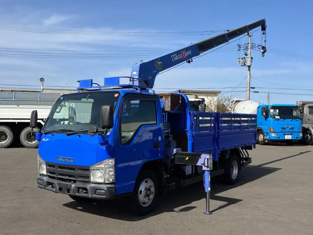 いすゞ エルフ BKG-NKR85AR(2WD)の写真1