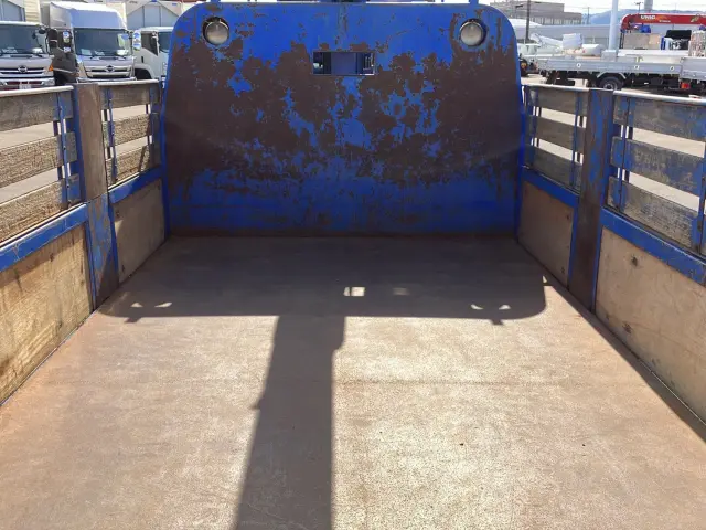 いすゞ エルフ BKG-NKR85AR(2WD)の写真7