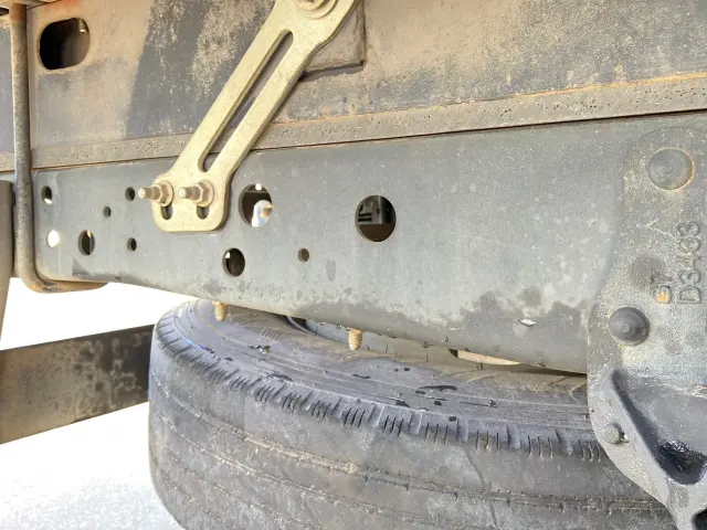 いすゞ エルフ BKG-NKR85AR(2WD)の写真15