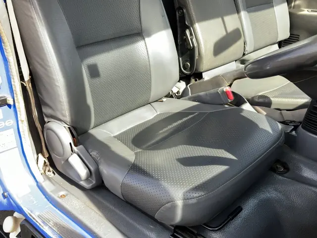 いすゞ エルフ BKG-NKR85AR(2WD)の写真19