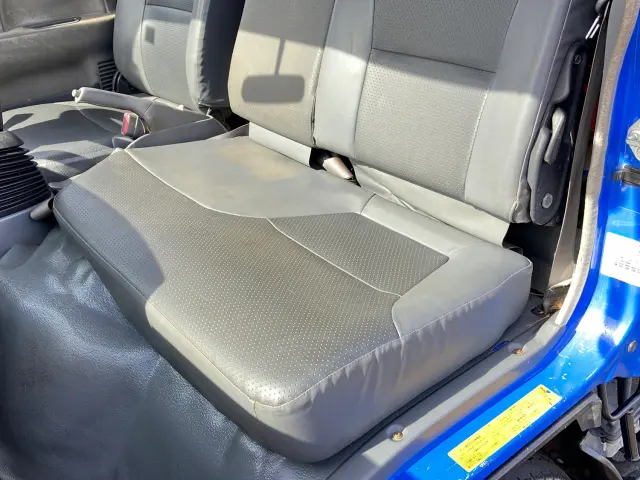 いすゞ エルフ BKG-NKR85AR(2WD)の写真20