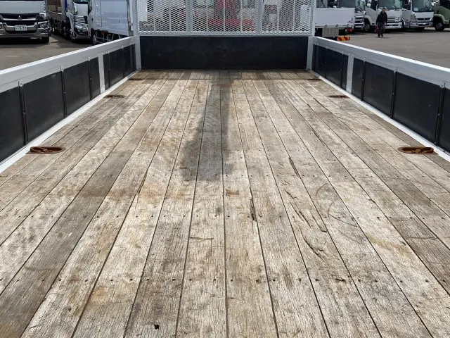 いすゞ フォワード 2RG-FRR90S2(2WD)の写真7