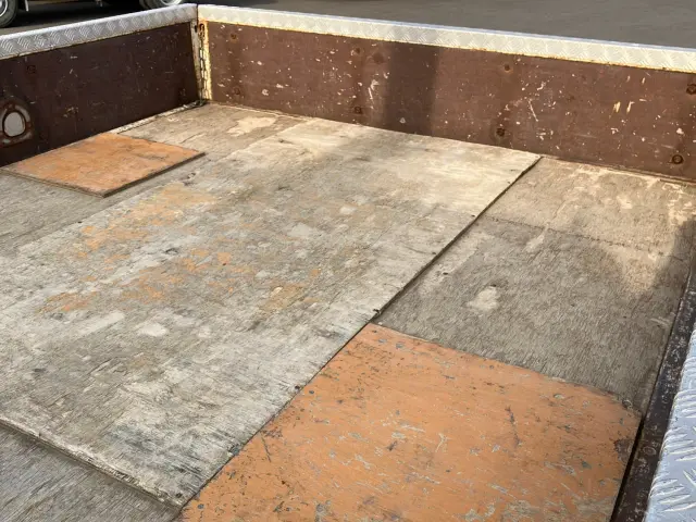 いすゞ エルフ PB-NPR81AR(2WD)の写真9