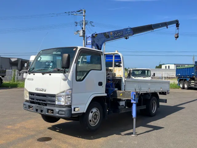いすゞ エルフ BKG-NKR85R(2WD)の写真1